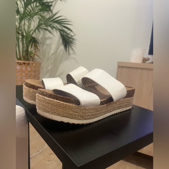 Sandals - Picture 2 of 3